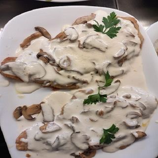 PROSCIUTTO DI MAIALE CON PANNA E FUNGHI CHAPIGNON