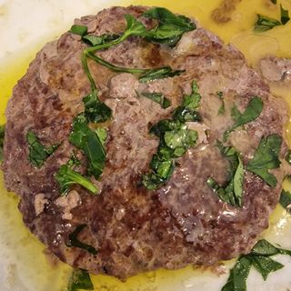 Hamburger di scottona a bagnomaria tenera e succosa