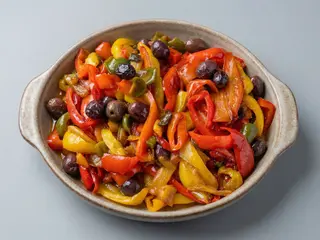 PEPERONI IN PADELLA OLIVE E CAPPERI