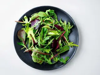 Insalatona mista con formaggio