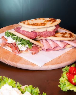 Piadina romagnola salame piccante