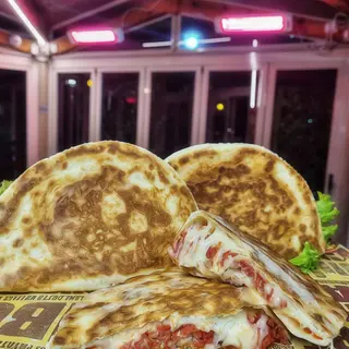 Calzone mozzarella e pomodoro