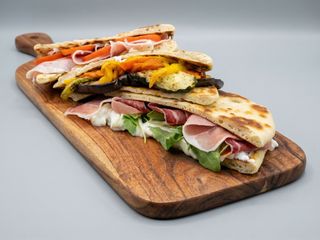 Piadina romagnola crudo e squacquerone