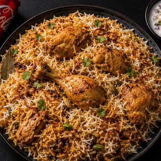 Chicken biryani + Lattina Coca-Cola
