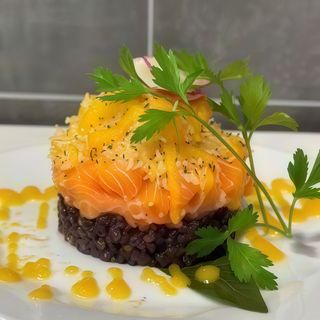 Salmon tartare black