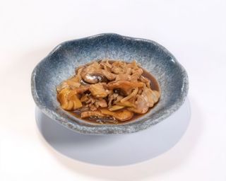 083. Manzo con funghi bambù