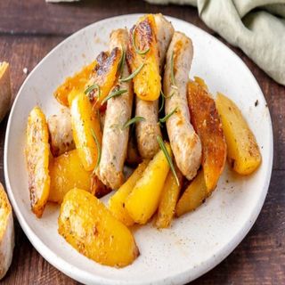 Salsiccia e patate al forno