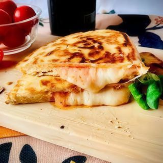 Pomodoro, mozzarella, basilico