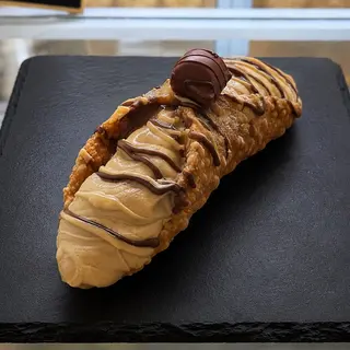 Cannolo Kinder Bueno