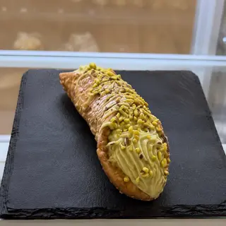 Cannolo ricotta al pistacchio