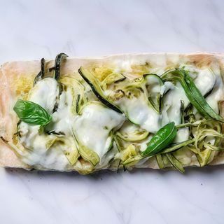 Mezza teglia zucchine e provola affumicata