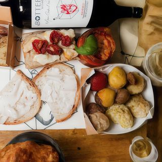 Gold  Experience x 2 persone