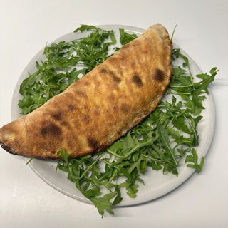 Calzone Pomodoro e mozzarella