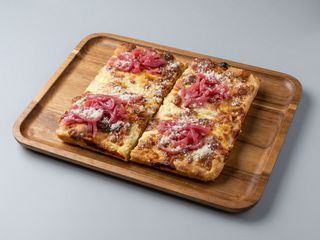 Gricia con cipolla rossa caramellata 1/2 teglia