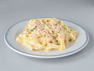 283.Spaghetti frutti di mare con panna