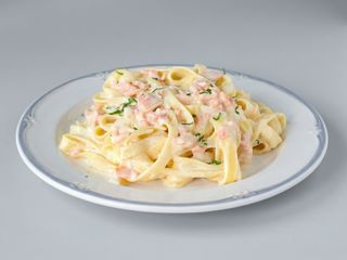 283.Spaghetti frutti di mare con panna