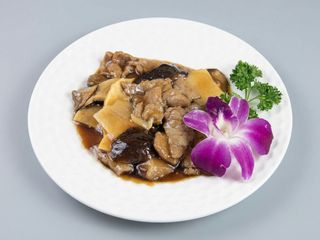 319.Vitello con bambù e funghi