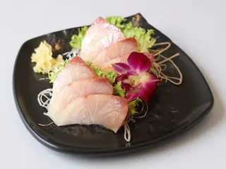215.Sashimi ricciola 6pz