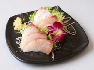 215.Sashimi ricciola 6pz