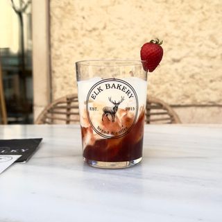 Ice strawberry latte