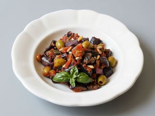 Caponata di melanzane con pinoli 