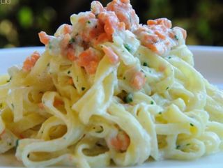 TAGLIOLINI AL SALMONE