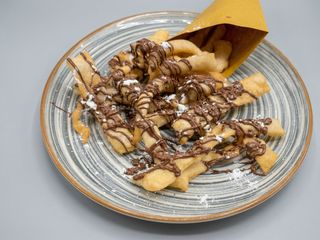 Straccetti di pizza fritta con fonduta di nutella