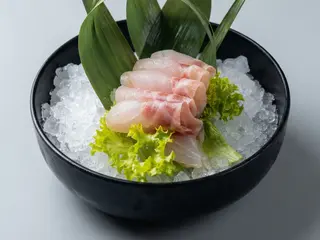 B023 - Sashimi suzuki