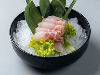 B023 - Sashimi suzuki 