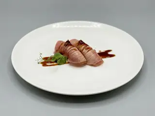 N011 - Nigiri tonno scottati con tartufo
