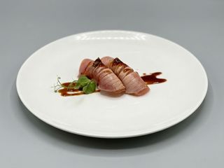 N011 - Nigiri tonno scottati con tartufo