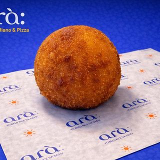 Street Food BOX - 2 Arancini + 2 Panzerotti + 2 dolci a scelta
