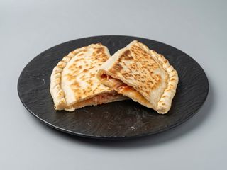 Crescione con impasto di Nonna Gemma con pomodoro e mozzarella