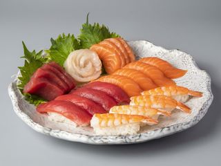 Mix Osaka salmone tonno e gambero cotto - 20 pezzi