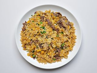 Riso saltato alla piastra con vitello