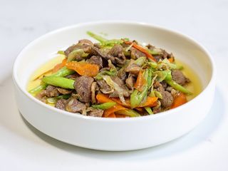 Anatra con verdure miste di stagione