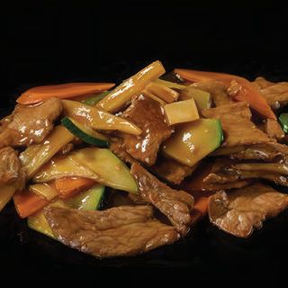 142. Vitello con verdure