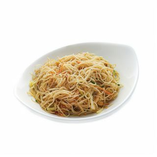 90. Spaghetti di riso con verdure