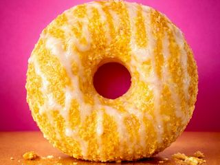 Donuts mango cheescake