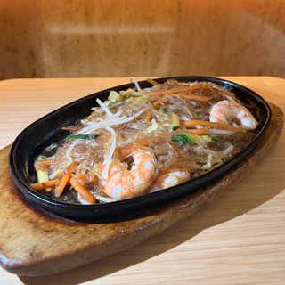 Spaghetti di soia con gamberi alla piastra