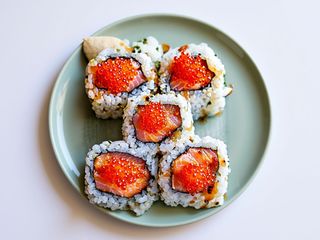 Uramaki spicy salmon
