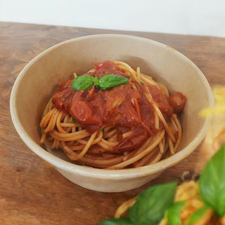 Pasta pomodoro e basilico