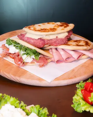 Piadina scuaquerone e rucola