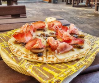 Speck, fontina, funghi trifolati