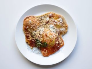 Ravioli di ricotta con pachino fresco e grana