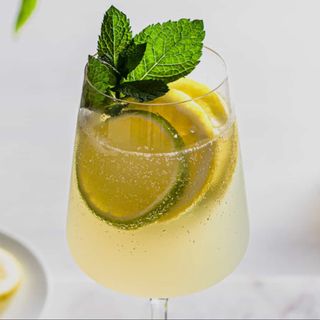 Limoncello spritz