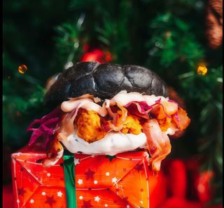 Citta'vecchia con pane al nero di seppia