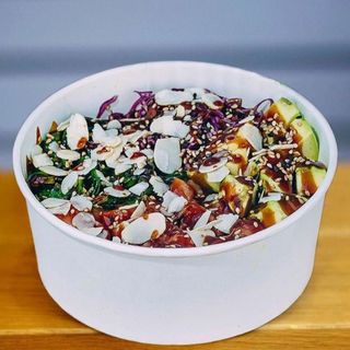 CHICKEN POKE BOWL