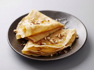 Crêpe con miele e nocciole