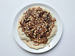 Nutella, caramello, arachidi, zucchero a velo 